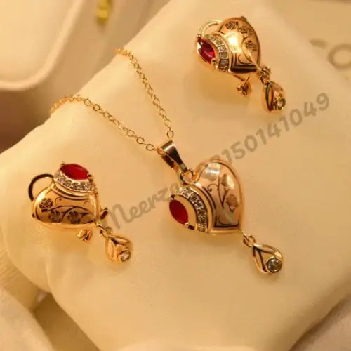 Elegant Unique Golden Heart Design Crystal Necklace Sets for Girls/Women..