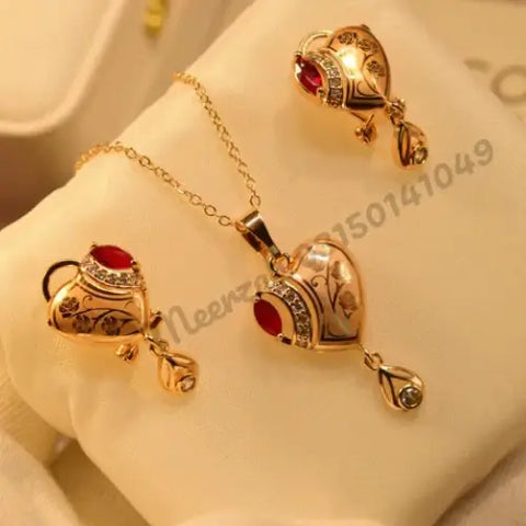 Elegant Unique Golden Heart Design Crystal Necklace Sets for Girls/Women..