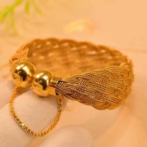 Luxury Elegant Unique Design Gold Plated Bangle for Girls/Women.